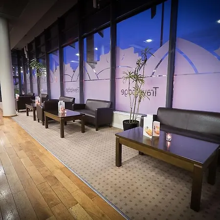 Travelodge Airport South 3*