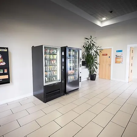 Travelodge Airport South מלון דבלין