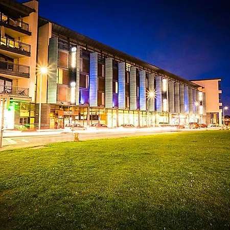 Travelodge Airport South 3*