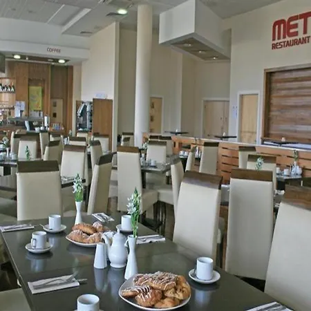 Travelodge Airport South 3* דבלין