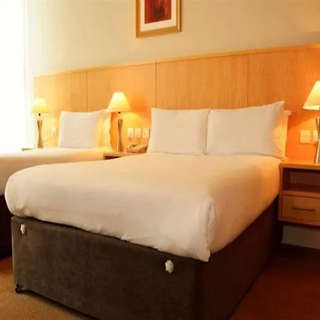 Travelodge Airport South Hotel 3*