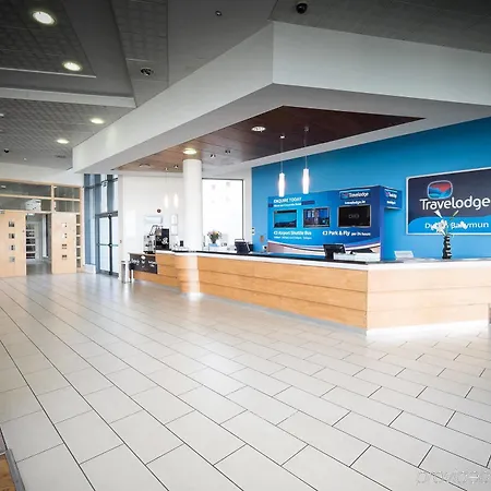 Travelodge Dublin Airport South Hotel 3*