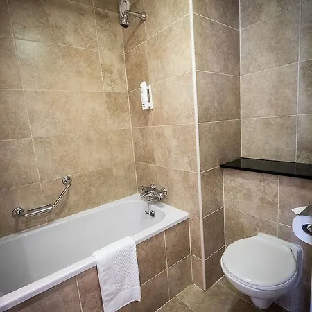 מלון Travelodge Airport South
