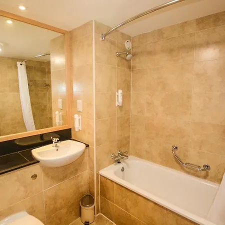 Travelodge Airport South 3* דבלין