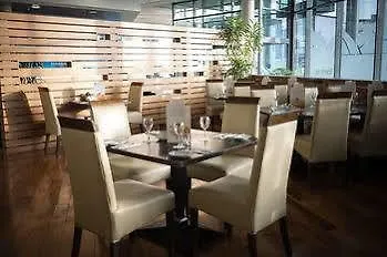 Travelodge Airport South Hotel 3*