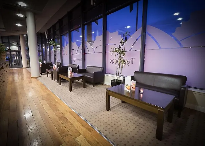 Travelodge Airport South 3*