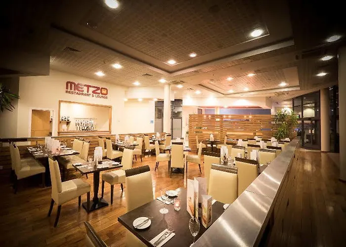 Travelodge Airport South Szálloda