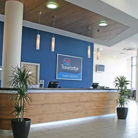 Travelodge Airport South 호텔