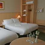 Hotel Travelodge Airport South 3*